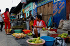 Peru, Amazonas-Departement Loreto, Stadt Iquitos, Belen,Hafenquartier, Strassenhandel, Markt, Personen, Verkauf, Handel, Armut, Früchte, Gemüse, Verkehr, BananenPeru, Amazonas-Department Loreto, Iquitos-City, Belen near the port, streetmarket, trade, people, nutrition, food, poverty, vegetable; fruits; bananas