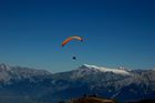 Gleitschirm-Tandem-Flug von Vercorin aus durchs Unterwallis mit Blick auf die Viertausender und das Unterwallis; Paragliding in the Valley of Valais from Vercorin with a beautifull view over the mountains in the swiss alps