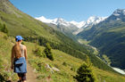 Das Val d’Anniviers bietet fünf Tagestouren rund ums Tal. Die Wanderer,  Biker und hiker haben fünf Viertausender vor Augen (Weisshorn, Zinaltalhorn, Oberhabelhorn, Matterhorn und Dent-Blanche). Doch die klimatischen Bedingungen und der Klimawandel lassen die Gletscher schmelzen. In einigen Jahrzehnten wird das Wasserschloss Europa’s austrocknen.

The valley Anniviers near Sion/Sierre offers a 5 day trip around the swiss alps with five fourthousand meters high mountains such as Weisshorn, Zinaltalhorn, Oberhabelhorn, Matterhorn und Dent-Blanche, where the glaciers are melting due to the clima change. 
Within a few decades, the swiss Alps regions will dry out
