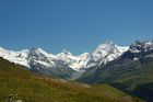 Herrlicher Blick auf die vier Viertausender  Dent Blanche,  Zinalrothorn, , Weisshorn und Matterhorn  bei einer Rundwanderung im Val d’Anniviers. Breathtaking panoramic view to the 