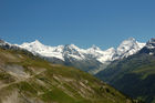 Herrlicher Blick auf die vier Viertausender  Dent Blanche,  Zinalrothorn, , Weisshorn und Matterhorn  bei einer Rundwanderung im Val d’Anniviers. Breathtaking panoramic view to the 