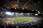 (C)Francesco Alesi / Greenpeace Greenpeace hat beim italienischen Cup-Finale zwischen Inter Mailand und Palermo im römischen Olympia-Stadion ein Transparent vom Dach der Tribüne entrollt. Die Umweltschützer forderten mit dem Slogan 