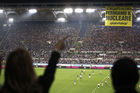 (C)Francesco Alesi / Greenpeace Greenpeace hat beim italienischen Cup-Finale zwischen Inter Mailand und Palermo im römischen Olympia-Stadion ein Transparent vom Dach der Tribüne entrollt. Die Umweltschützer forderten mit dem Slogan 