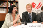 (C) fotodienst/Anna Rauchenberger - Wien, 08.07.2008 - Pressekonferenz zur Vorstellung des Japan-Österreich Jahres 2009 im Japanischen Informations- und Kulturzentrum. FOTO v.l.: Mag. Gudrun Engl (Leiterin der Abteilung Markt- und Medienmanagement/Wien Werbung), Mag. Michael Duscher (Director Overseas Markets, Österreich Werbung)