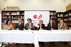 (C) fotodienst/Anna Rauchenberger - Wien, 08.07.2008 - Pressekonferenz zur Vorstellung des Japan-Österreich Jahres 2009 im Japanischen Informations- und Kulturzentrum. FOTO v.l.: Mag. Gudrun Engl (Leiterin der Abteilung Markt- und Medienmanagement/Wien Werbung), Mag. Michael Duscher (Director Overseas Markets, Österreich Werbung), Dr. Emil Brix (Leiter der Kuturpolitischen Sektion des BM für europäische und internationale Angelegenheiten), S.E. Akio Tanaka (Japanischer Botschafter in Österreich), Mag. Gudrun Hager (stellvertretende Abteilungsleiterin der Aussenwirtschaft Österreich/Leiterin der Gruppe Märkte), Architekt Professor Gustav Peichl (Peichl&Partner).
