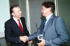 (c) fotodienst/Dan Carabas - Wien 03.07.08 - Shareholder Value Award - FOTO: v.li.: Univ. Doz. Dr. Werner Hoffmann, Vorsitzender der Geschäftsführung (Contrast Management Consulting), Wolfgang Anzengruber (Palfinger AG)