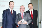 (c) fotodienst/Dan Carabas - Wien 03.07.08 - Shareholder Value Award - FOTO: v.li.: Stephan Klasmann (Chefredakteur Format), Franz J. Gritsch (Schoeller-Bleckmann Oilfield Equipment AG), Univ. Doz. Dr. Werner Hoffmann (Contrast Management Consulting)