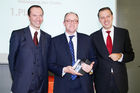 (c) fotodienst/Dan Carabas - Wien 03.07.08 - Shareholder Value Award - FOTO: v.li.: Stephan Klasmann (Chefredakteur Format), David Davies (OMV), Univ. Doz. Dr. Werner Hoffmann (Contrast Management Consulting)