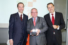 (c) fotodienst/Dan Carabas - Wien 03.07.08 - Shareholder Value Award - FOTO: v.li.: Stephan Klasmann (Chefredakteur Format), Franz J. Gritsch (Schoeller-Bleckmann Oilfield Equipment AG), Univ. Doz. Dr. Werner Hoffmann (Contrast Management Consulting)