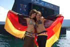 Zwei Deutsche Fussballfan-Frauen posieren freudig wie Engel vor dem TV-Monitor im Zürichsee. German female footballfans posing in front of the TV-Monitor at the lake Zürich.