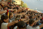 Uefa-Sportereignis, Euro 2008: Hunderte von Deutschen Fans am Zürichsee feuern ihrer Mannschaft im Finale an. Hundrets of german fans celebrating their footballteam at lake Zürich, where you could see more Germans that Swiss people