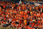 Ein Meer von Oranje-Fans auf der Basler Rheintribune in der Fanzone vor der Niederlage und dem Ausscheiden ihrer Fussballmannschaft an der Euor 2008. An ocean of Oranje-Football-fans standign and siting on the Rhein-tribune in Basle bevore the game Russia-Holland.