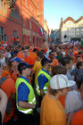 Euro 2008: Ein Meer von Oranje-Fans versammelt sich auf der Basler Marktplatz. Oranje-Revolution auf dem Basler MArktplatz vor der fatalen Niederlage gegen die Russen. An ocean of Oranje-Fans coming together in the Market-place in Basel. Here they lost against the