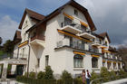 Switzerland, Schweiz, Suisse: Stammhaus, Privat-Klinik, Clinique La Prairie, Genfersee, Lake Geneva, Medizin, luxury medical care center, privat hospital, wellness, fitness, Beauty, tierische Frisch-Zellkur, Dr. Niehans, Armin Mattli,Park, Montreux-Clarence, 