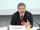 (C) fotodienst/Anna Rauchenberger - Wien, 27.06.2008 -  ISPA Forum 'EU Rechtsrahmen - Sicherheit durch Regulierung?'. Rudolf Strohmeier (EU Kommission), Othmar Karas (Europäisches Parlament) und Sarah Brabender (EuroISPA) präsentieren die Vorschläge für eine Überarbeitung des europäischen Rechtsrahmens für elektronische Kommunikationsnetze und -dienste. FOTO: Rudolf Strohmeier (EU Kommission)