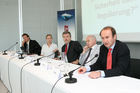 (C) fotodienst/Anna Rauchenberger - Wien, 27.06.2008 -  ISPA Forum 'EU Rechtsrahmen - Sicherheit durch Regulierung?'. Rudolf Strohmeier (EU Kommission), Othmar Karas (Europäisches Parlament) und Sarah Brabender (EuroISPA) präsentieren die Vorschläge für eine Überarbeitung des europäischen Rechtsrahmens für elektronische Kommunikationsnetze und -dienste. FOTO: Kurt Einzinger (ISPA Generalsekretär, EuroISPA, PSG ENISA), Sarah Brabender (EuroISPA), Rudolf Strohmeier (EU Kommission), Alfred Stratil (Europäischer Rat, BMVIT), Othmar Karas (Abgeordneter des Europäischen Parlaments)