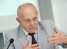 (C) fotodienst/Anna Rauchenberger - Wien, 27.06.2008 -  ISPA Forum 'EU Rechtsrahmen - Sicherheit durch Regulierung?'. Rudolf Strohmeier (EU Kommission), Othmar Karas (Europäisches Parlament) und Sarah Brabender (EuroISPA) präsentieren die Vorschläge für eine Überarbeitung des europäischen Rechtsrahmens für elektronische Kommunikationsnetze und -dienste. FOTO: Alfred Stratil (Europäischer Rat, BMVIT)