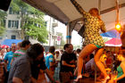 Tänzerinnen heizen die Stimmung der Fussballfans in der FAnmeile am Limmatquai auf. Female Dancers are performing in front of the footballfans at the Euro 2008 games in the fanzone of Zürich