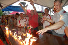 Deutsche Fans jubeln und feiern den Sieg ihrer Mannschaft, darunter auch Schweizer Soldaten mit geschminktem Gesicht in der FAnzone von Zürich. German fans are celebrating the victory of their football-team, amongst them also swiss soldiers