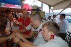 Deutsche Fans jubeln und feiern den Sieg ihrer Mannschaft, darunter auch Schweizer Soldaten mit geschminktem Gesicht in der FAnzone von Zürich. German fans are celebrating the victory of their football-team, amongst them also swiss soldiers