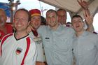 Schweizer Soldaten feiern und solidarisieren sich mit Deutschen Fussballfans in Zürich's Fanzone. Swiss soldiers are celebrating with german footballfan the victory of the germans