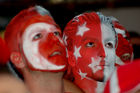 Uefa-Sportereignis, Euro 2008: Türkische Fussballfans in der Fussball-Arena von Zürich. Turkish footballfans in the fanzone of Zürich