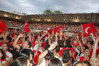 Jubelnde türkische Fussballfans in der Fan-Arena von Zürich. Turkish footballfans celebrating 1:0 for the Turkish Team at the match Germany-Turkey