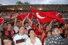 Jubelnde türkische Fussballfans in der Fan-Arena von Zürich. Turkish footballfans celebrating 1:0 for the Turkish Team at the match Germany-Turkey