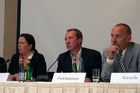 Parl. Staatssekretärin Ursula Heinen (BMELV); Thomas Deichmann (freier Journalist und ist Chefredakteur von NOVO) und Michael Kauch (MdB u. umweltpolitischer Sprecher der FDP-Fraktion) auf der Podiumsdiskussion 