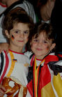 Junges Paar, deutsches  Mädchen mit ihrem Boy, Zuneigung weiblicher Beschützerinstinkt, Fussballfest Basler MArktplatz, Kinder, Sieg, Spiel, Deutschland-Portugal 