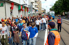 Grossandrang von Fussballfans vor dem Letzigrundstadion in Zürich beim Spiel Italien-Rumänien. Masses of footballfans in front of the Letzigrund-Stadion at the match Italy-Rumania