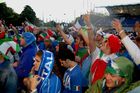 Der Sieg der italienischen Fussballmannschaft wird von Fans in der Fussball-Fan-Arena von Zürich frenetisch gefeiert. Italian footballfans with  are celebrating the victoriy of their football team in Zürich's Fan-arena