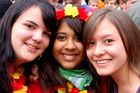 Junge spanische Fussballfans in Hochstimmung in der Fanzone von Zürich. Sie feiern den Sieg ihrer Mannschaft gegen die Schweden und den Einzug ins Viertelfinale an der Euro 2008. Young spanish footballfans celebrating the victory for their football-team in the fanzone of