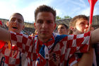 Jubel und Freudentaumel Kroatischer Fussballfans nach dem Sieg über die Deutsche Nationalelf