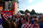 Sport; Uefa-Sportereignis; Euro 2008; EM08; Deutsche; kroatische Fans beim Spiel Deutschland – Kroatien; Fanzone Zürich; Fussballspiel; Fussballfans, Menschenassen, 