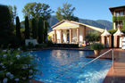 Spa und Pool im Luxus- und Golfhotel Castello del Sol, Ascona, Tessin/Ticino, Süd-Schweizer Sonnenstube: Relais & Chateâux sowie Swiss Deluxe Hotel-Mitglied, 16 Gault Millau-Punkte. Luxushotel-erie, Helilandeplatz, Golfclub, Yachtclub, Park, Agrarwirtschaft, Gourmet-Restaurant, Gäste. Golfhotel, Spa-Resort, Wellness, Gesundheit, Traubentrester, Vinotherapie, Behandlungen, Ferien, Urlaub, Spa and pool of the Luxury Hotel Castello del Sol in Ascona, , italian speaking part of Southern Switzerland. Member of Relais & Chateâux sowie Swiss Deluxe Hotel-Mitglied, 15 GaultMillau-Punkte. Gourmet-restaurant, spa, wellness, wellbeing, health, 