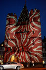 Basels Wahrzeichen schön geschmückt und beleuchtet. Spalentor-Illumination für die Euro 08 Fussball Spiele in Basel. Lichtkunstspektakel von Gerry Hofmann und gesponsort von der Bank Credit Suisse. 