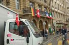 Basel im Euro 2008 Fussball Fieber. Fahnen aller Nationen schmücken die Häuser überall und zeigen den NAtionalstolz der Völker