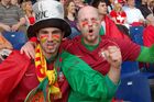 Jubelnde Portugal Fussballfans auf der Tribune der Public viewing Arena in Zürich beim Match gegen die Tschechen, Portugal-footballfans celebrating the victory of their team against the Tschech Team