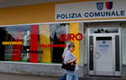 Die Tessiner Polizei in Ascona sympatisiert mit den Deutschen Fussballfans und heisst diese auf Schaufester-Plakaten willkommen. The police-station in Ascona is dressed for the Euro 2008 with window-welcome-posters