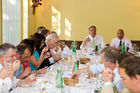 Staatsminister Bernd Neumann (Kultur und Medien); Axel Wallrabenstein (Managing Partner, Publicis Consultants) und andere geladene Gäste beim Politsichen Salon in Sarah Wieners Restaurant 