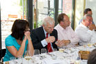 Staatsminister Bernd Neumann (Kultur und Medien); Axel Wallrabenstein (Managing Partner, Publicis Consultants) und andere geladene Gäste beim Politsichen Salon in Sarah Wieners Restaurant 