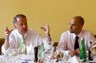 Staatsminister Bernd Neumann (Kultur und Medien) und Axel Wallrabenstein (Managing Partner, Publicis Consultants) beim Politsichen Salon in Sarah Wieners Restaurant 