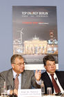 Prof. Dr. Helmut Schmitt von Sydow (Hauptberater für Energie- und Verkehrsrecht i.R., Europäische Kommission, Brüssel) und Raimund Hosch (Vorsitzender der Geschäftsführung der Messe Berlin) auf der Eröffnungspressekonferenz der Top Energy Berlin 2008. (C)Fotodienst/Kathrin Heller