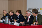 Die Berliner Wirtschaftsgespräche e.V. luden zur Diskussion in die Commerzbank Berlin ein. Foto:  Dr. Dirk Söhnholz (Vorstand Bundesverband Alternative Investments e.V., Bad Homburg),  Dr. Hans Reckers (Mitglied des Vorstands, Deutsche Bundesbank, Frankfurt), Stefanie Burgmaier (Chefredakteurin Börse Online, München), Dr. Thilo Sarrazin (Senator für Finanzen, Berlin) und Dr. Hubertus Waechter(Geschäftsführer CeWe Color AG & Co. OHG Nordcolor, Berlin). (C)Fotodienst/Jan-Paul Kupser