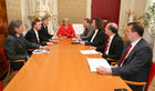 (C) fotodienst/Anna Rauchenberger - Wien, 14.05.2008 - PR-Aktion zur digitalen Signatur im Bundeskanzleramt. Die für E-Government zuständige Staatssekretärin im Bundeskanzleramt, Heidrun Silhavy, hat am Mittwoch in Wien eine Runde hochrangiger Vertreter der IT-Wirtschaft empfangen, um aktuelle Anwendungen der digitalen Signatur zu erörtern. 