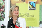 (C) fotodienst/Anna Rauchenberger - Wien, 07.05.2008 - FAIRTRADE konnte den Handelsumsatz im vergangenen Jahr auf 53 Millionen Euro steigern. Seit über drei Jahren wächst FAIRTRADE beständig im zweistelligen Bereich. Über alle Produktgruppen und Vertriebskanäle werden fair gehandelte Produkte verstärkt nachgefragt. Davon profiteren Kleinbauernfamilien und PlantagenarbeiterInnen in den Entwicklungsländern. FOTO: Dr. Ursula Plassnik (BM für europäische und internationale Angelegenheiten).