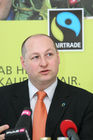 (C) fotodienst/Anna Rauchenberger - Wien, 07.05.2008 - FAIRTRADE konnte den Handelsumsatz im vergangenen Jahr auf 53 Millionen Euro steigern. Seit über drei Jahren wächst FAIRTRADE beständig im zweistelligen Bereich. Über alle Produktgruppen und Vertriebskanäle werden fair gehandelte Produkte verstärkt nachgefragt. Davon profiteren Kleinbauernfamilien und PlantagenarbeiterInnen in den Entwicklungsländern. FOTO: Mag. Hartwig Kirner (Geschäftsführer FAIRTRADE Österreich)