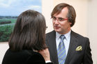 (C) fotodienst/Anna Rauchenberger - Wien, 05.05.2008 - Japan Österreich Jahr 2009 - Preisverleihung an die Gewinnerin des Logo-Wettbewerbs. FOTO: Bot.in Claudia Rochel-Laurich (Bundesministerium für europäische und internationale Angelegenheiten), MinRat Andreas Pawlitschek (Bundesministerium für europäische und internationale Angelegenheiten)