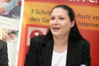 (C) fotodienst/Anna Rauchenberger - Wien, 30.4.2008 - Wiener Gratis Kinderbuch 'Tscho total vernetzt': Microsoft Österreich präsentiert ein neues Sicherheitsbuch für Volksschulkinder. Das Buch ist in Zusammenarbeit mit den Wiener Kinderfreunden und der Stadt Wien für den sicheren Umgang im Internet entstanden. FOTO: Barbara Novak (Abg. zum Wiener Landtag, Vorsitzende des Wiener Bildungsservers)